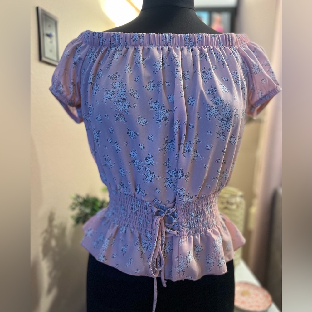 Cold shoulder size medium Ulysses flirt top NWT $20